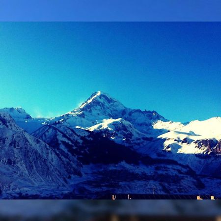 ホテル Panorama Kazbegi エクステリア 写真