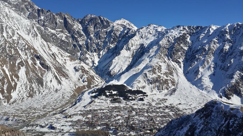 ホテル Panorama Kazbegi エクステリア 写真